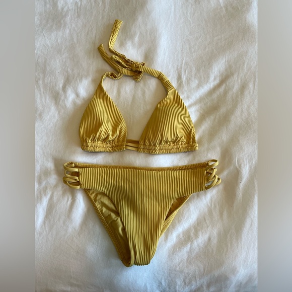 Luli fama bikini - Picture 1 of 5